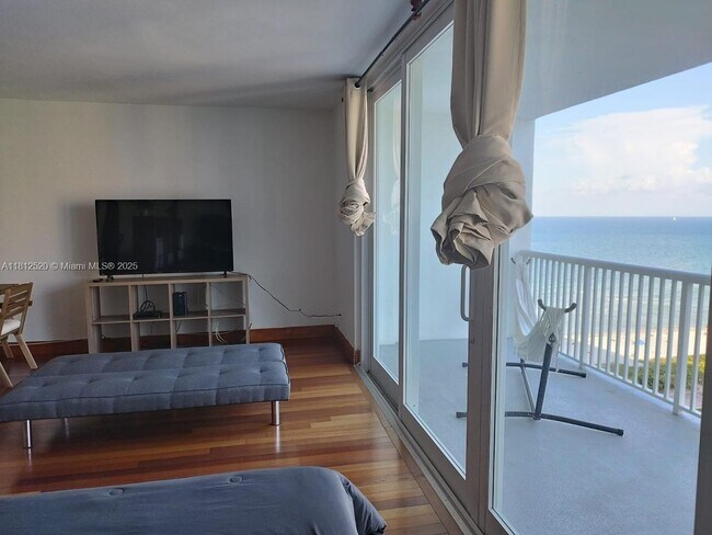 Building Photo - 5401 Collins Ave