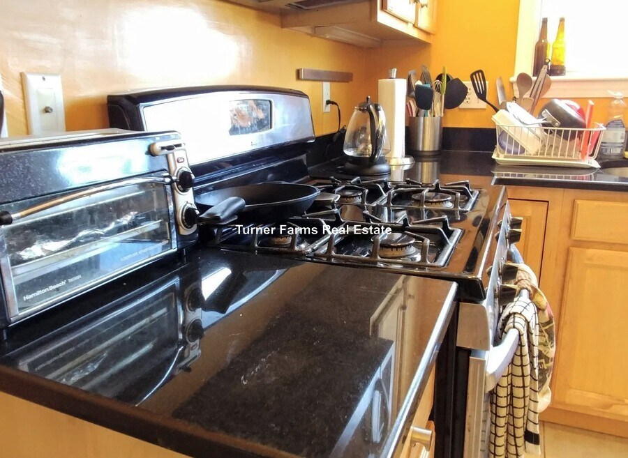 Building Photo - 84 Line St