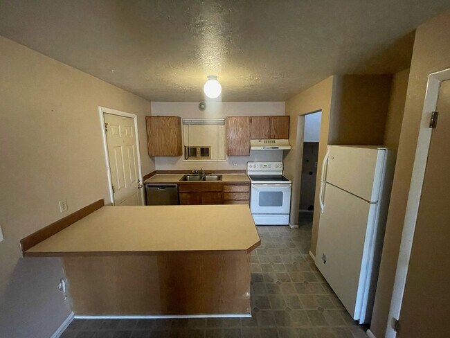 Building Photo - 383-391 N Wood Cir