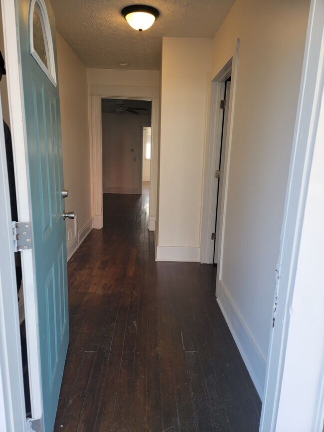 Building Photo - Two bedroom House For Rent S. Floyd Street