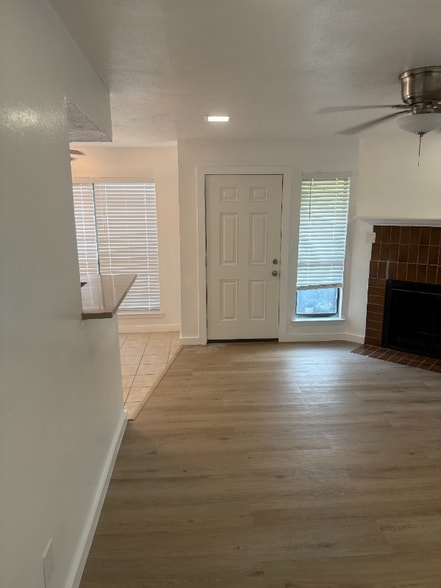 Building Photo - 5508 Lakeview Pkwy