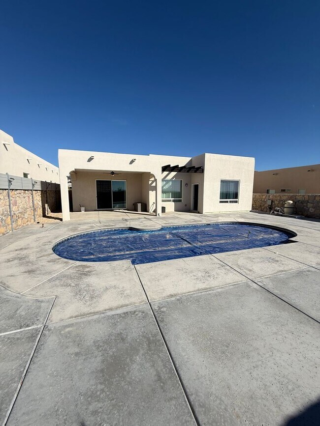 Building Photo - Beautiful home in Sonoma Springs! 4bed, 2.5 baths