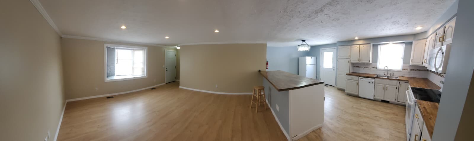 Building Photo - 1364 Karahill Dr