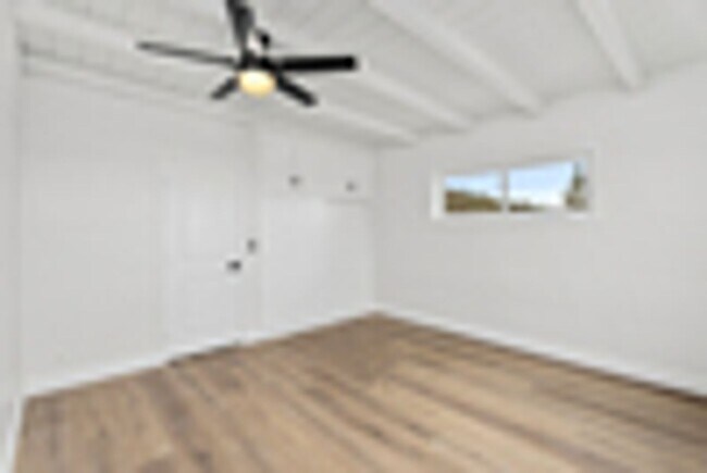 Building Photo - 303 S Ola Vista