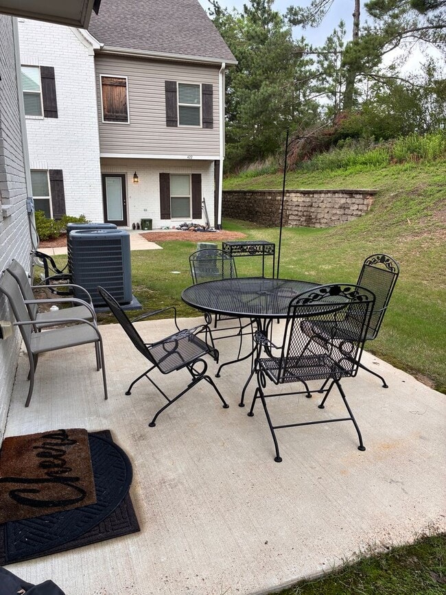Building Photo - 4 bed 4.5 bath unit in West End neighborhood!