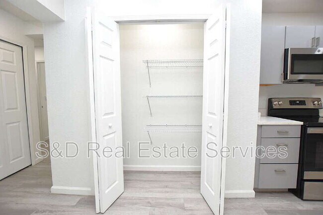 Building Photo - 3032 Spirit Lake Dr