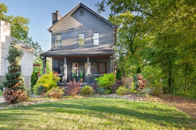 Building Photo - Beautifully Updated Two-Story 3/2.5 w/ Hug...