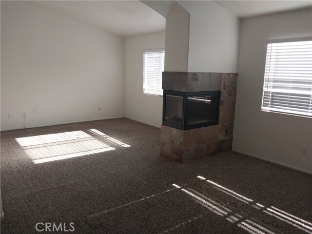 Building Photo - 935 Redtail Dr