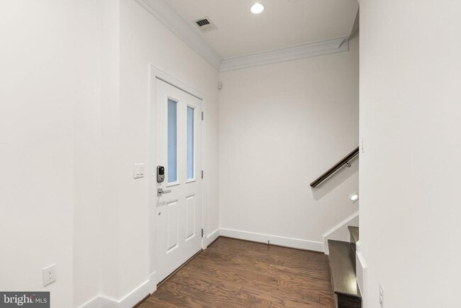 Building Photo - 1508 16th Ct N