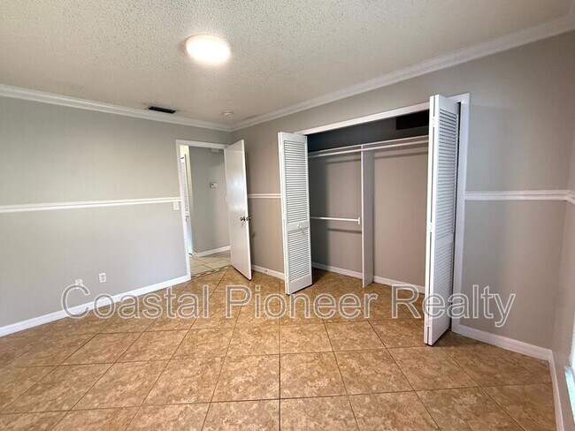 Building Photo - 1412 High Knoll Dr
