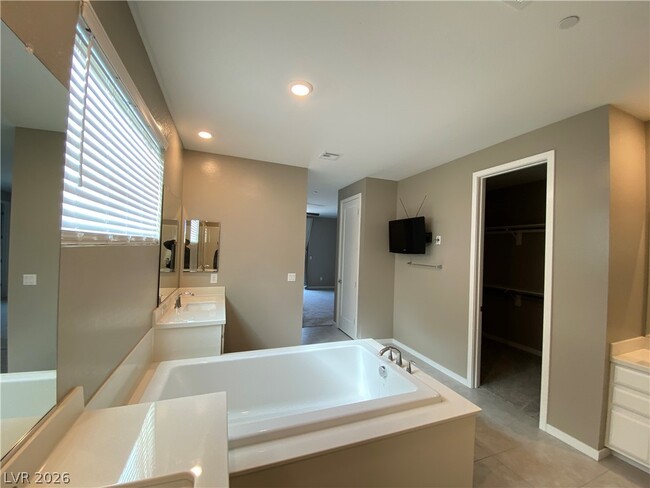 Building Photo - 695 Daylight Ridge Ct