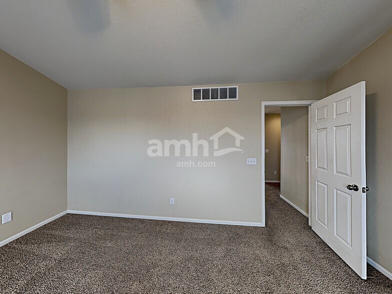 Building Photo - 4259 S Killarney St