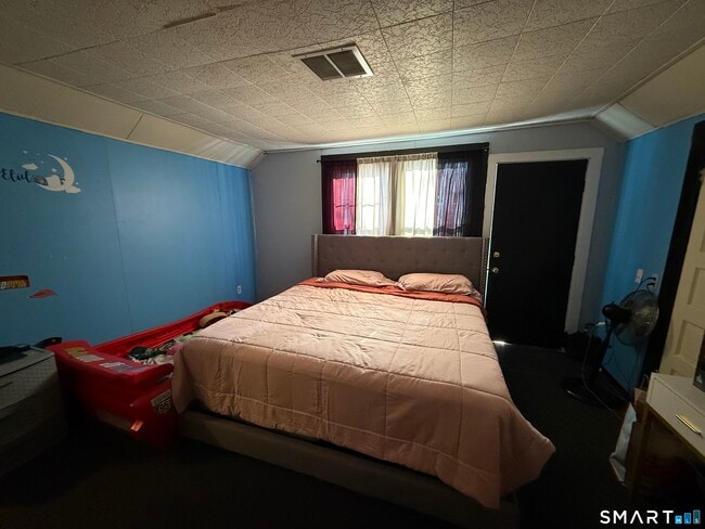 Building Photo - 74 George St