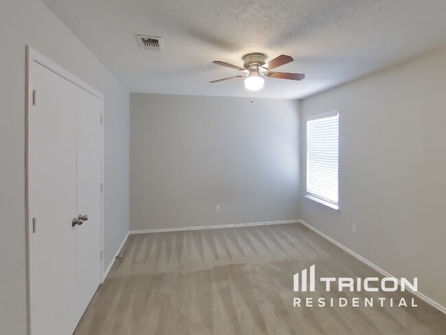 Building Photo - 814 Ponselle Dr