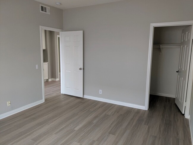 Building Photo - Spacious renovated townhouse in Arcadia fo...