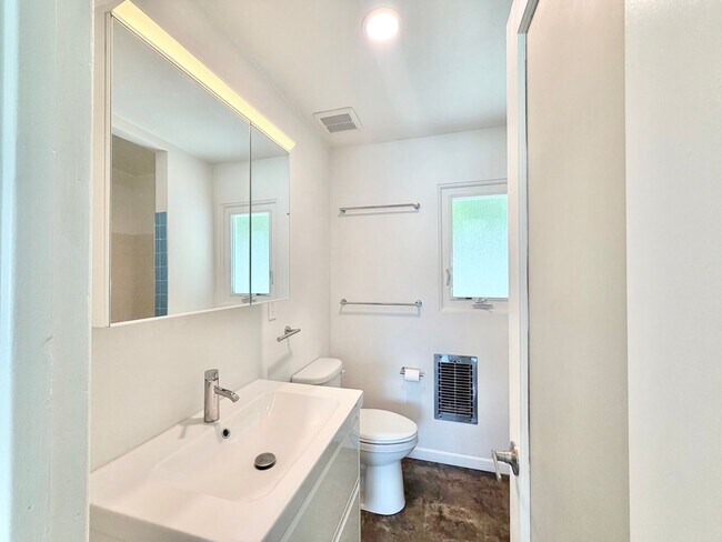 Building Photo - AVAILABLE NOW!! Studio Apartment in Palm Springs!!