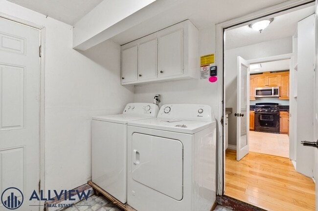 Building Photo - Upgraded 4 Bedroom, 3 Bathroom Home Available