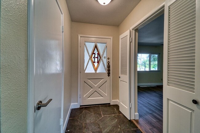 Building Photo - Spacious 4-Bedroom Home with Modern Amenities & Great Location