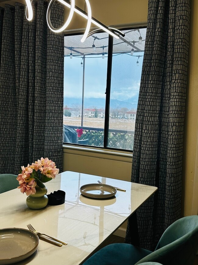 Building Photo - 602 Lakeview Cir SE