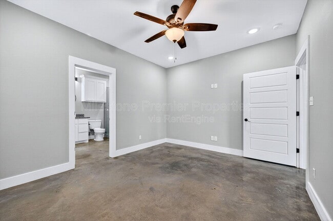 Building Photo - 1501 S 7th Ave