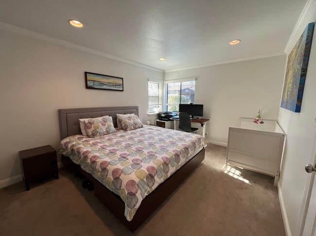 Building Photo - 206 Charter Oak Cir
