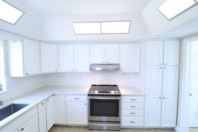 Building Photo - 1270 SW 8th St