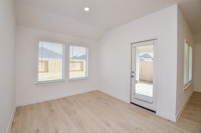 Building Photo - 31134 Royal Acrs Ct