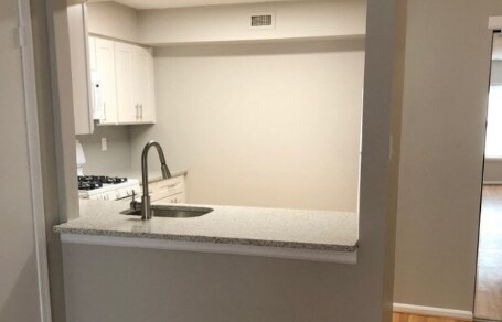 Building Photo - 313 Glen Ln