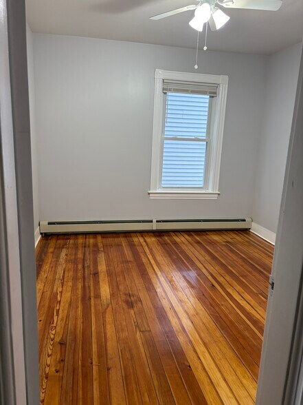 Bedroom - 406 Pawtucket Ave