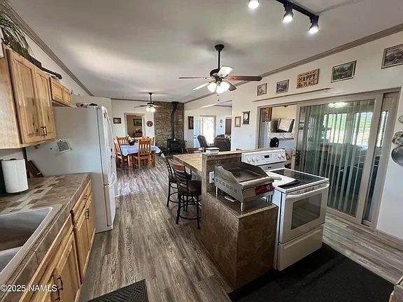 Building Photo - 665 Dust Devil Dr