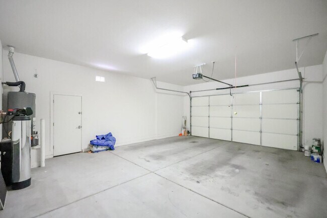 Building Photo - 1424 E Pedro Rd