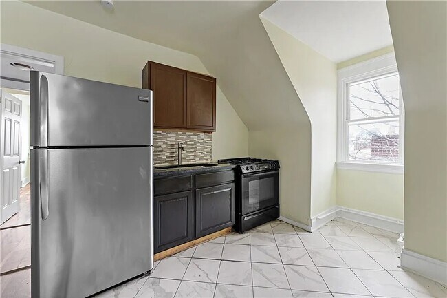 Building Photo - 317 Kearsarge St