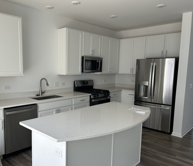 Kitchen - 608 Neubauer Cir