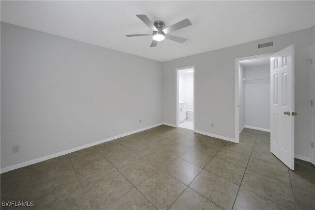 Building Photo - 4621 Bayshore Dr