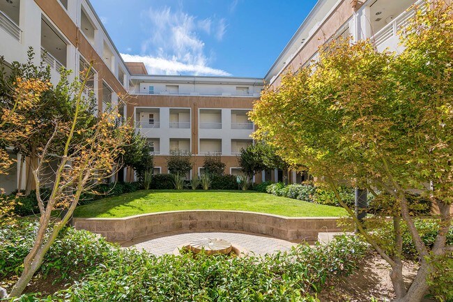 Building Photo - 301 Crescent Ct