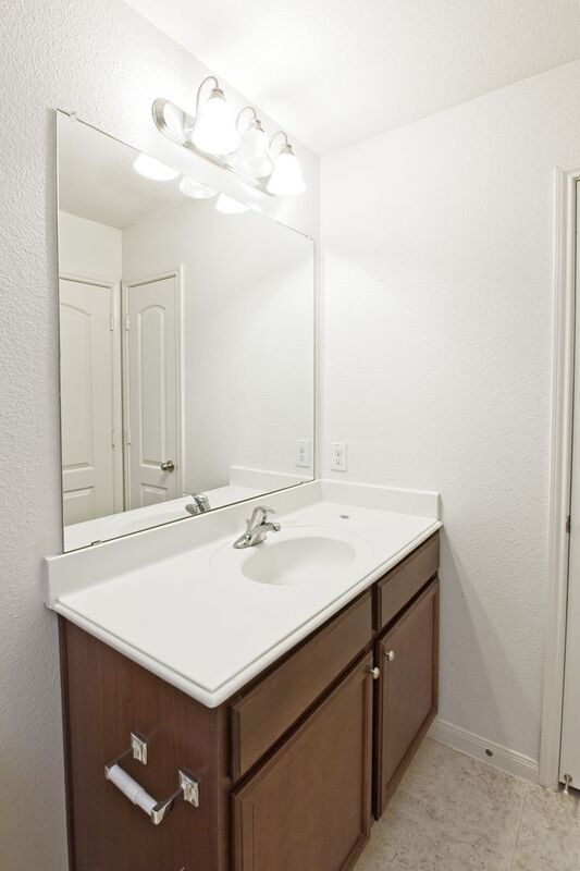 Building Photo - 1829 Persimmon Dr