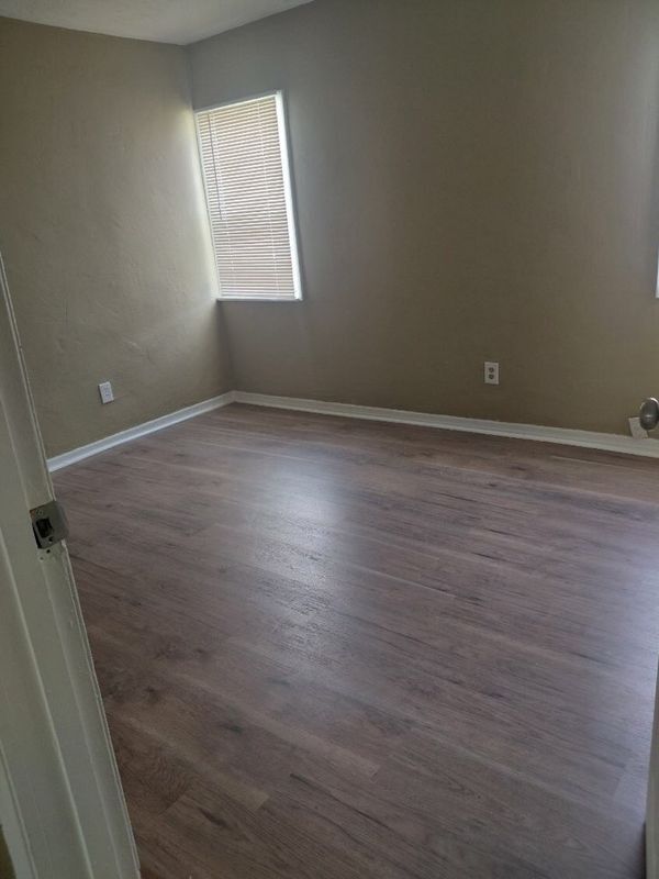 Building Photo - 360 Eaton St