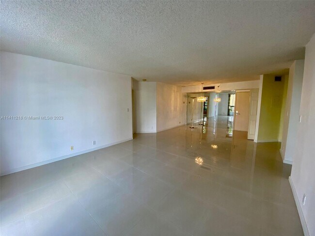 Building Photo - 3530 Mystic Pointe Dr