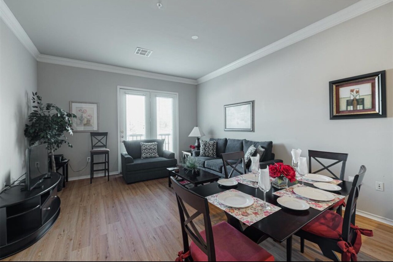 Building Photo - 2400 McCue Rd