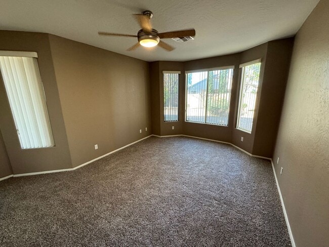 Building Photo - 1522 E Ebony Pl