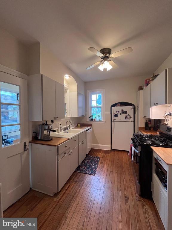 Building Photo - 4036 Roland Ave