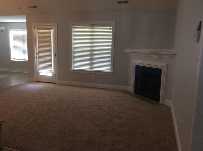 Building Photo - New Bern Family Home 3 bedroom with FROG