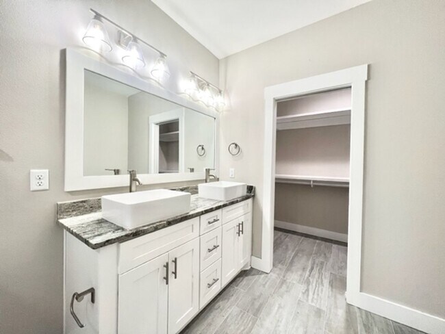 Building Photo - 9 Praiseworthy Dr