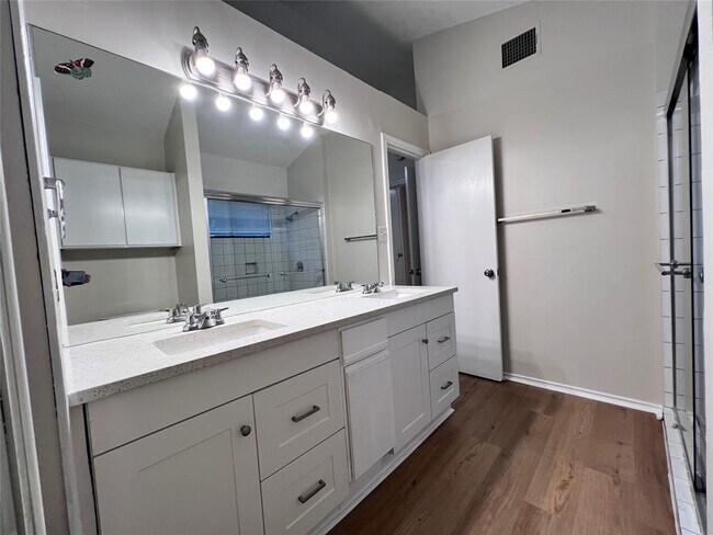 Building Photo - 1518 White Oak Loop