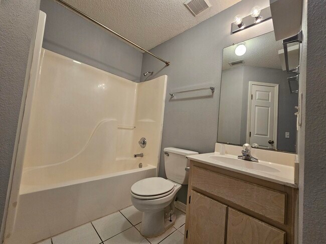 Building Photo - 2787 Bay Club Dr