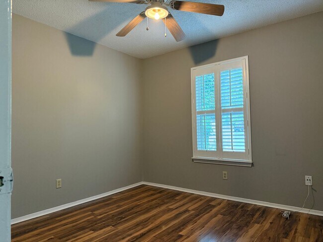 Building Photo - 3 Creekridge Cir