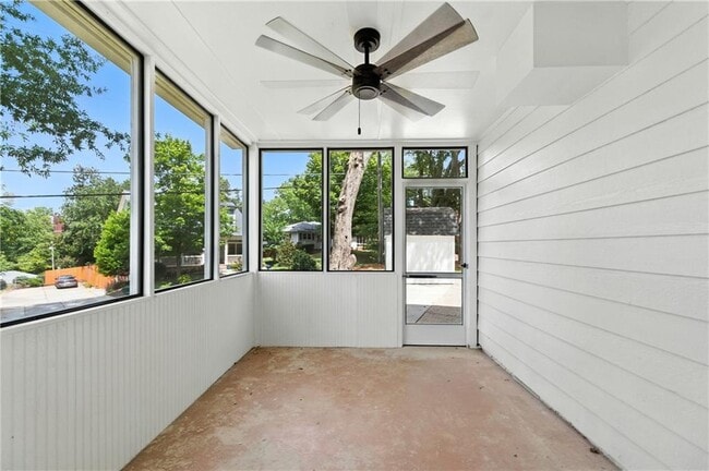 Building Photo - 180 Summit Ave SE