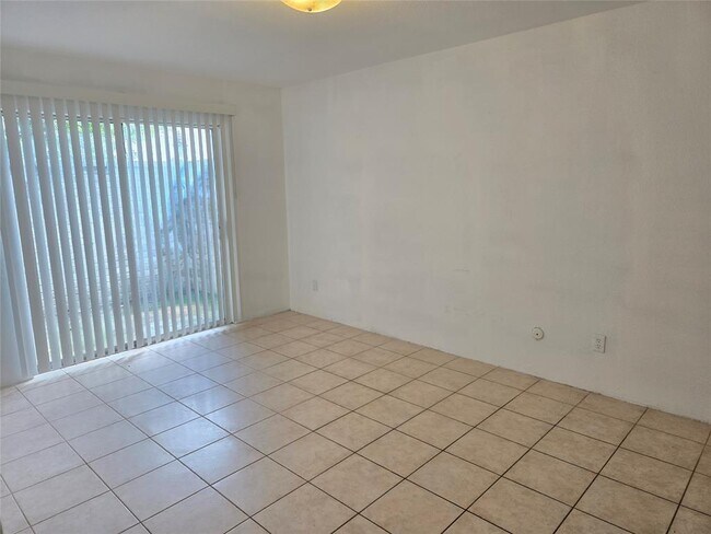 Building Photo - 7400 Bellerive Dr