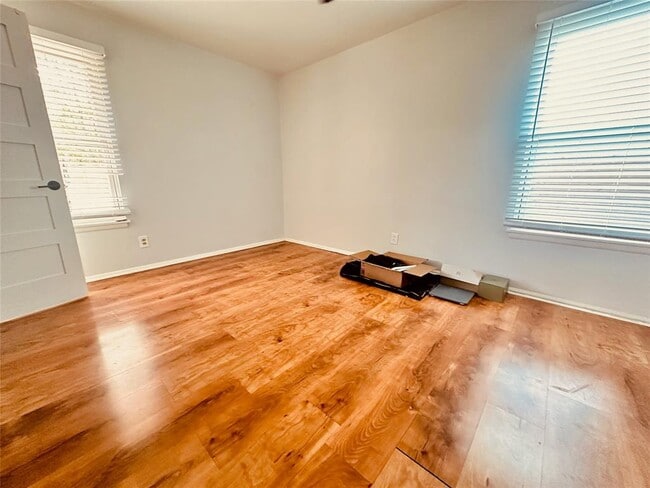 Building Photo - 4803 Everglade Dr