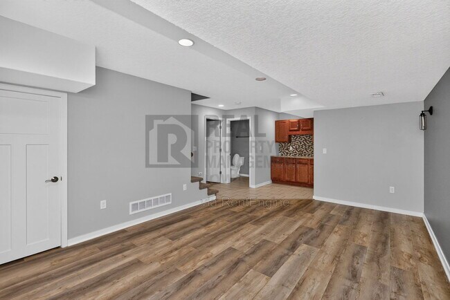 Building Photo - 1651 SW Arlan Dr